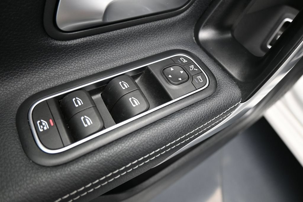 Used 2025 Mercedes-Benz CLA 250 image 12