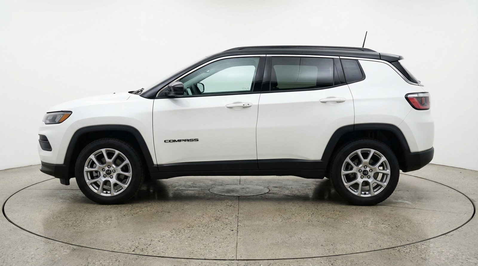 Used 2025 Jeep Compass Limited image 5