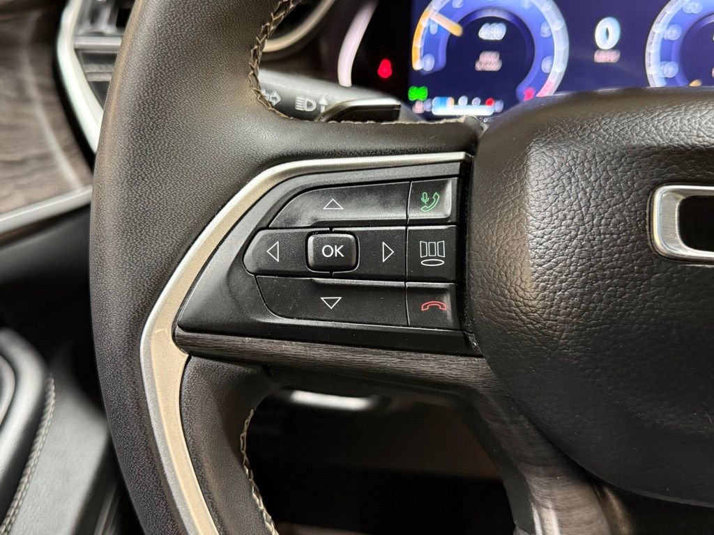 Used 2023 Jeep Grand Cherokee L Limited w/ Black Appearance Package image 20