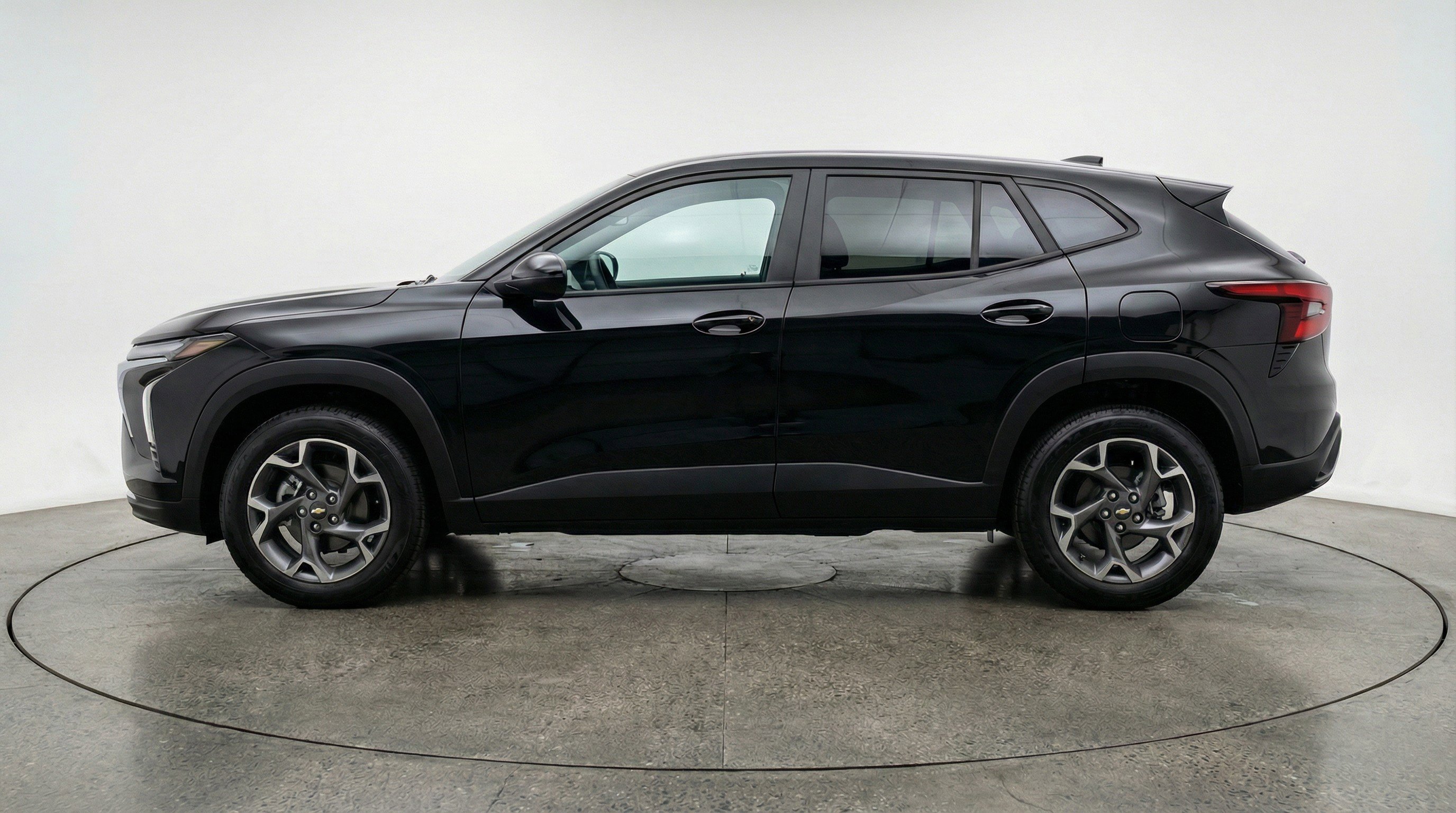 Used 2025 Chevrolet Trax LT w/ LT Convenience Package image 5