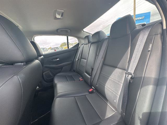 Used 2025 Nissan Sentra SR w/ SR Premium Package FWD image 12