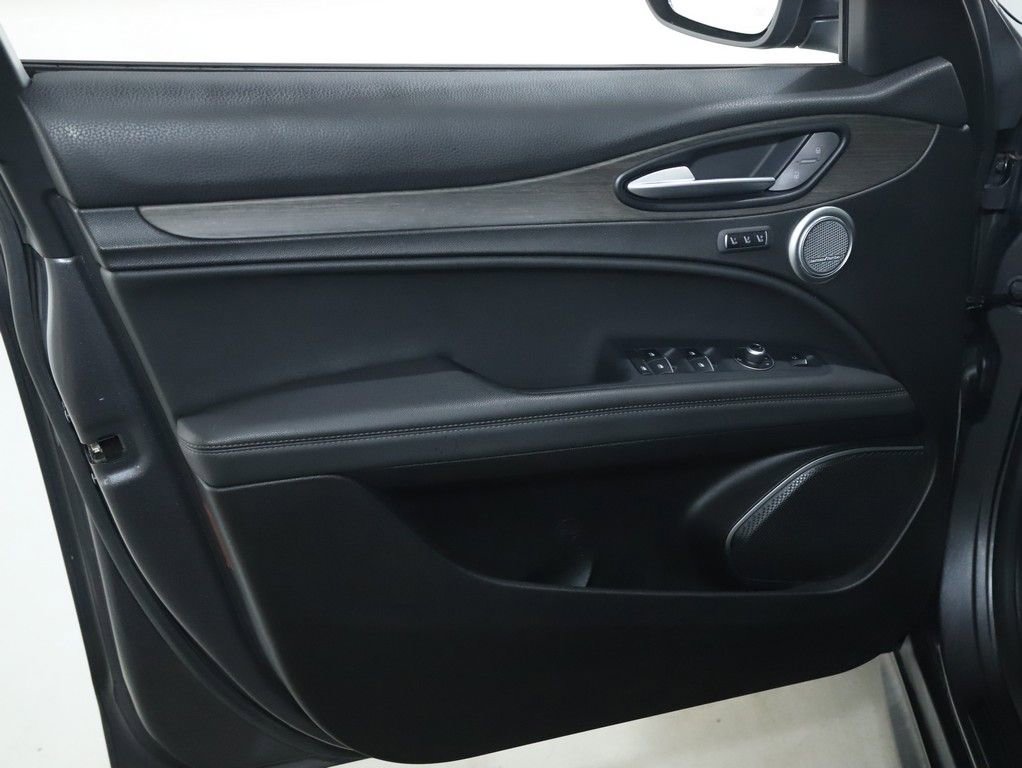 Used 2018 Alfa Romeo Stelvio Ti Sport image 16