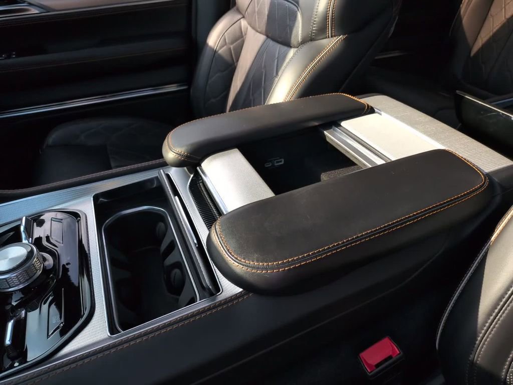 Used 2023 Jeep Grand Wagoneer Series III image 30