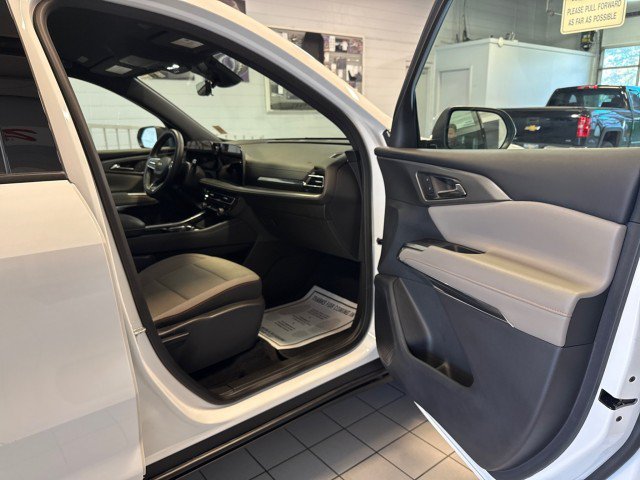 Used 2026 Chevrolet Traverse LT w/ Driver Confidence Package FWD image 29