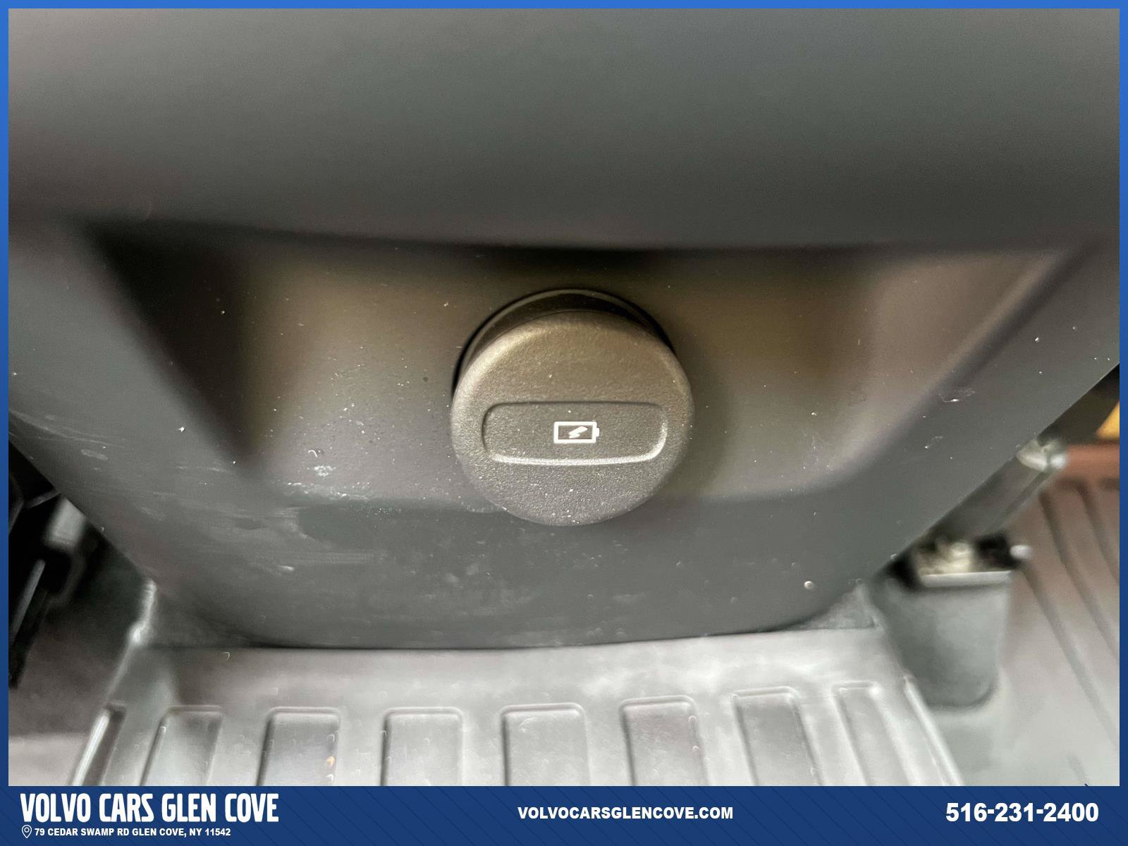 Certified 2025 Volvo XC60 B5 Ultra w/ Protection Package Premier AWD/4WD image 11