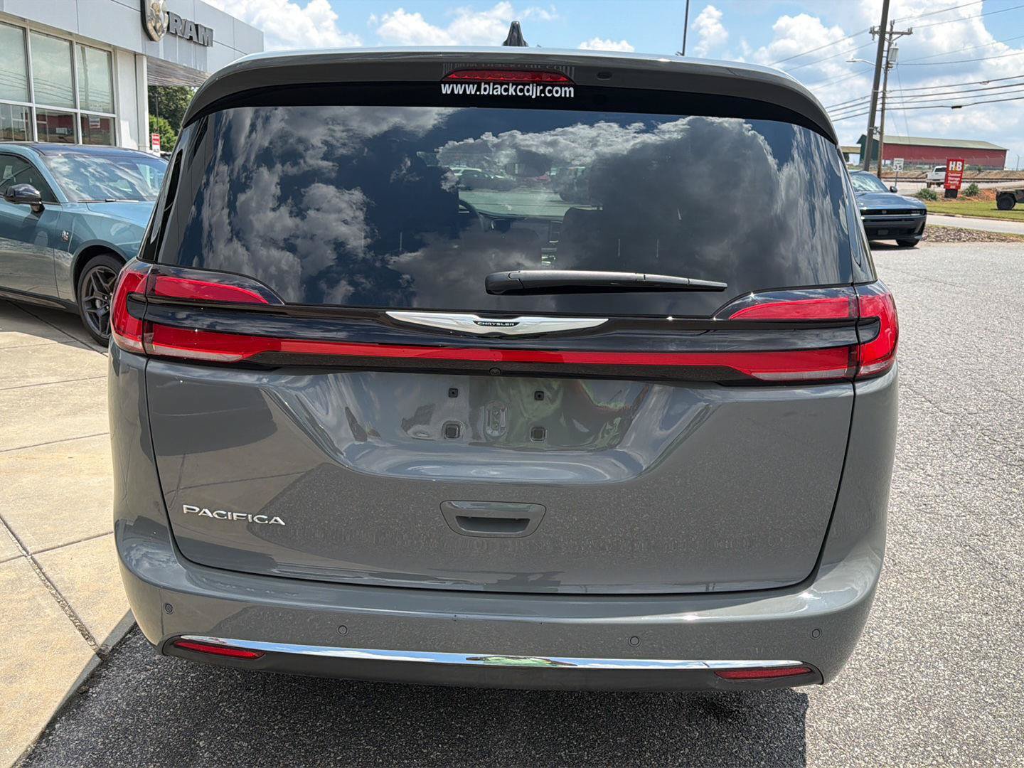 Certified 2025 Chrysler Pacifica Select FWD image 10