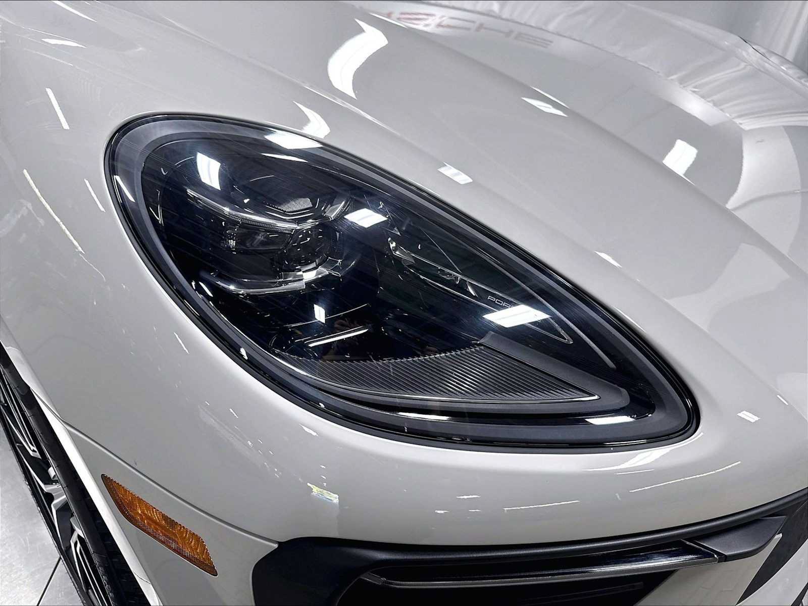 Used 2025 Porsche Macan AWD/4WD image 14