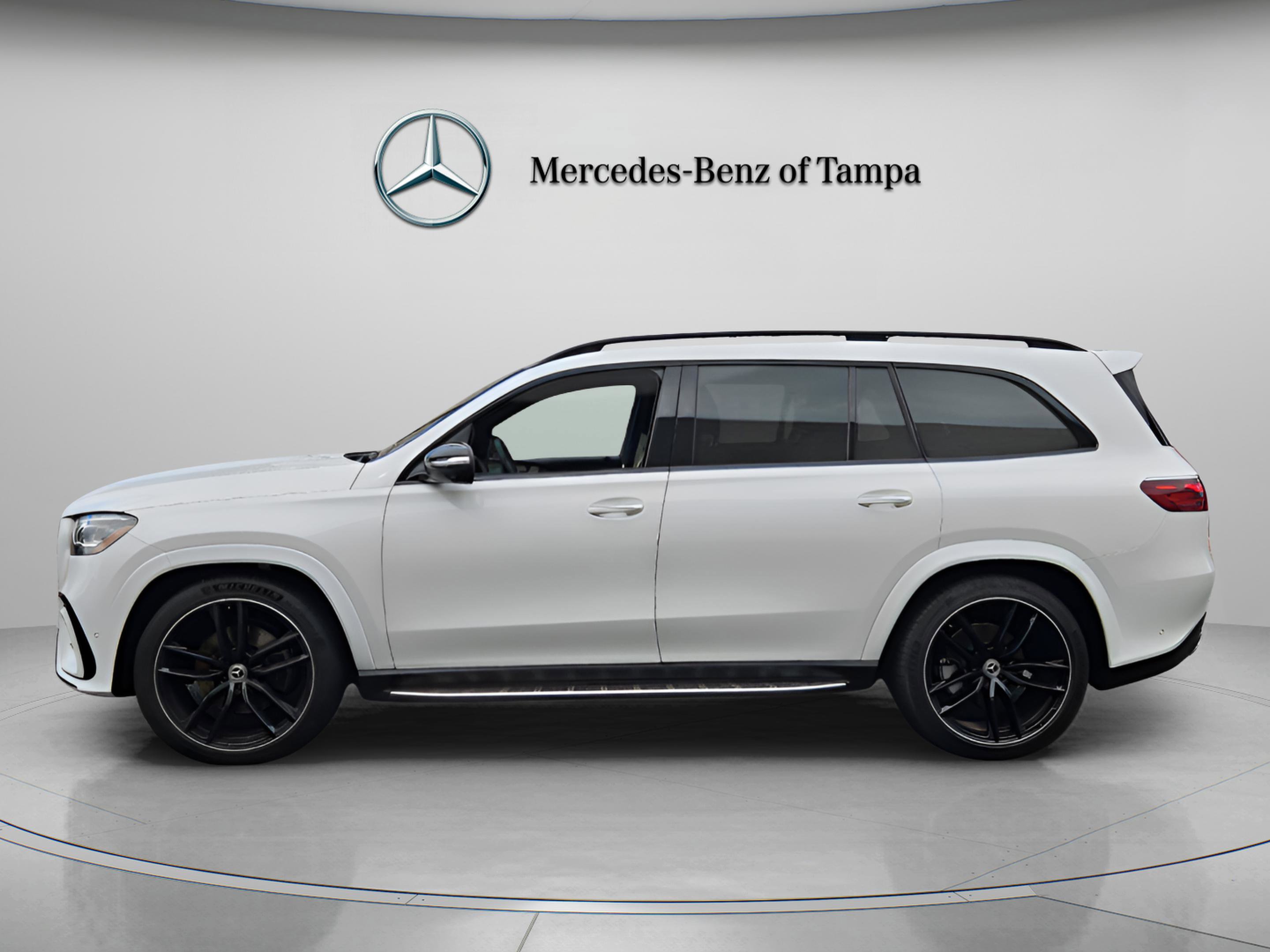 Used 2025 Mercedes-Benz GLS 450 4MATIC image 3