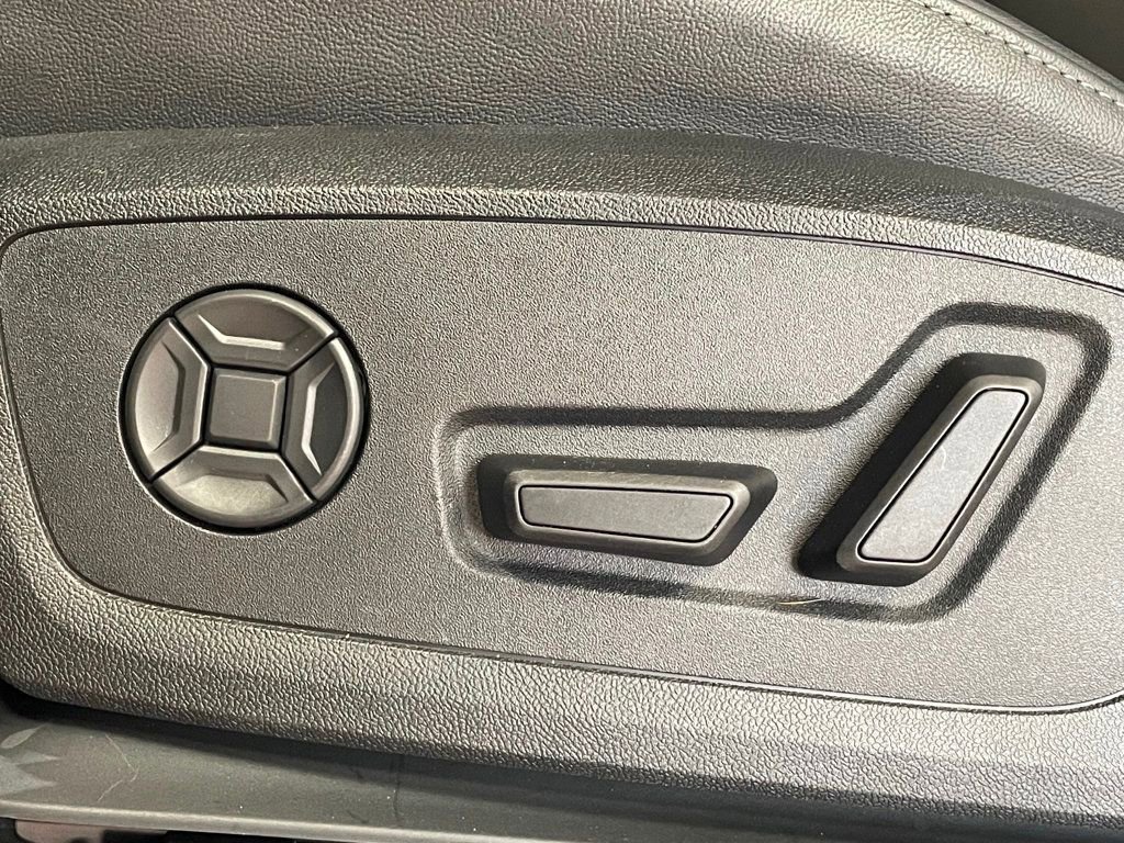 Used 2025 Audi Q6 e-tron Premium Plus w/ Premium Plus image 13