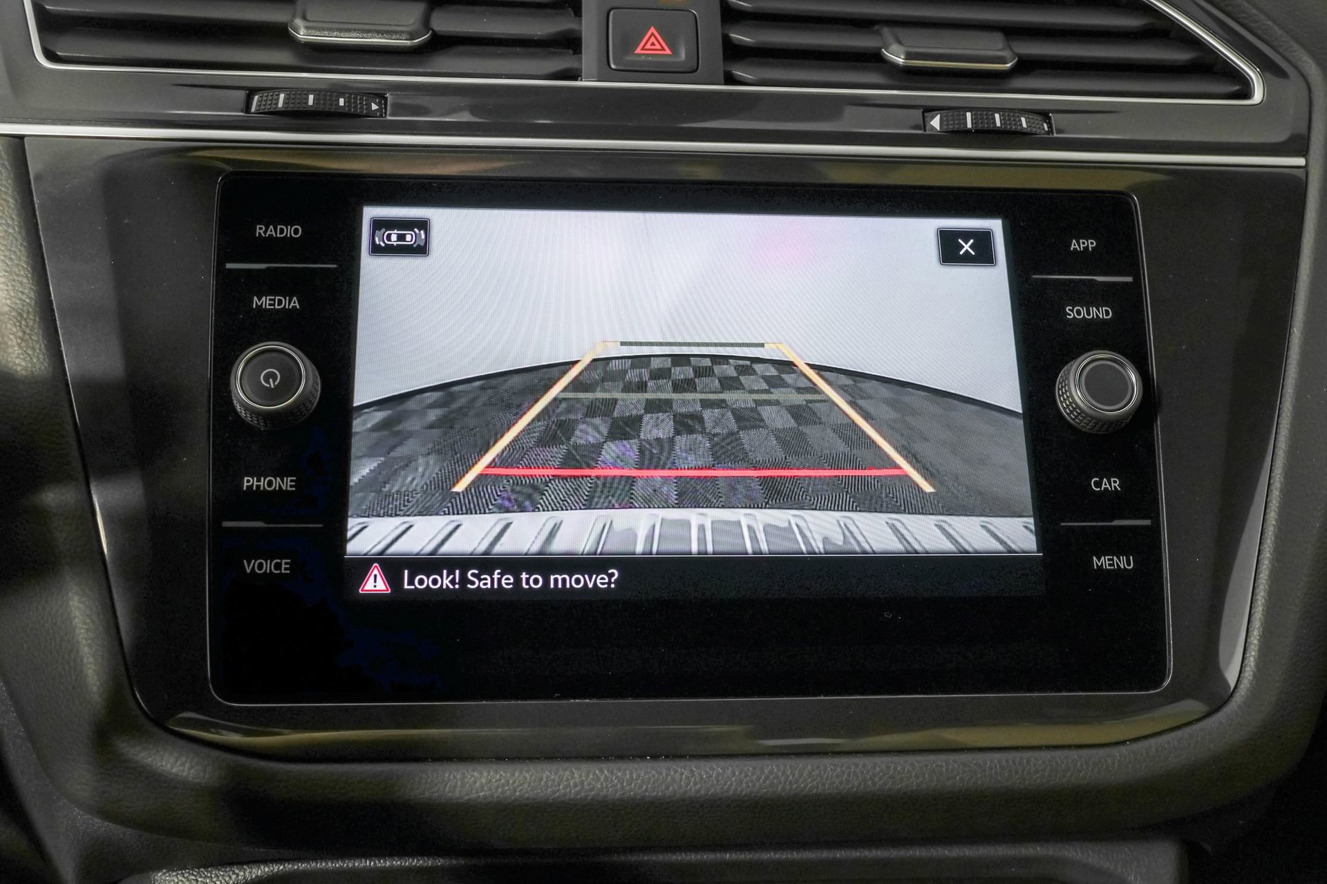 Used 2024 Volkswagen Tiguan SE image 7