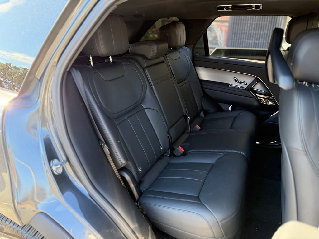 Used 2024 Land Rover Range Rover Sport SE image 37