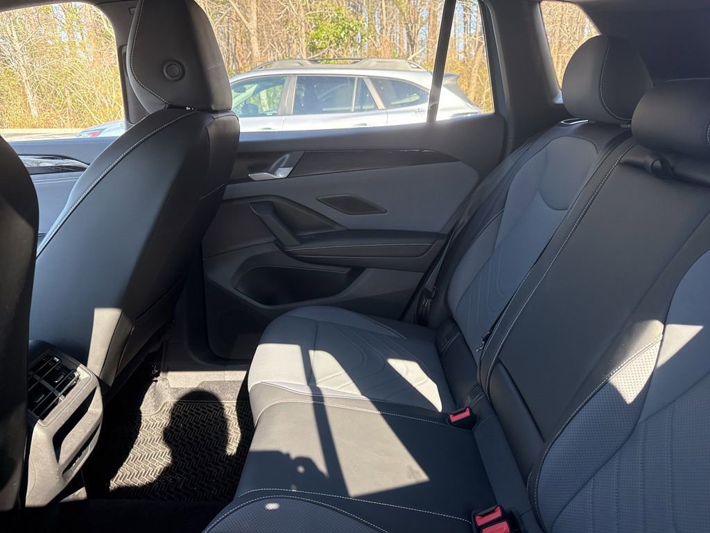 Used 2025 Volkswagen Tiguan SE R-Line image 13