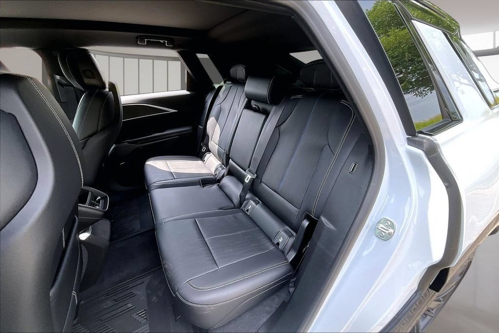 New 2026 Cadillac Lyriq Sport w/ LPO, ONYX Package RWD image 10