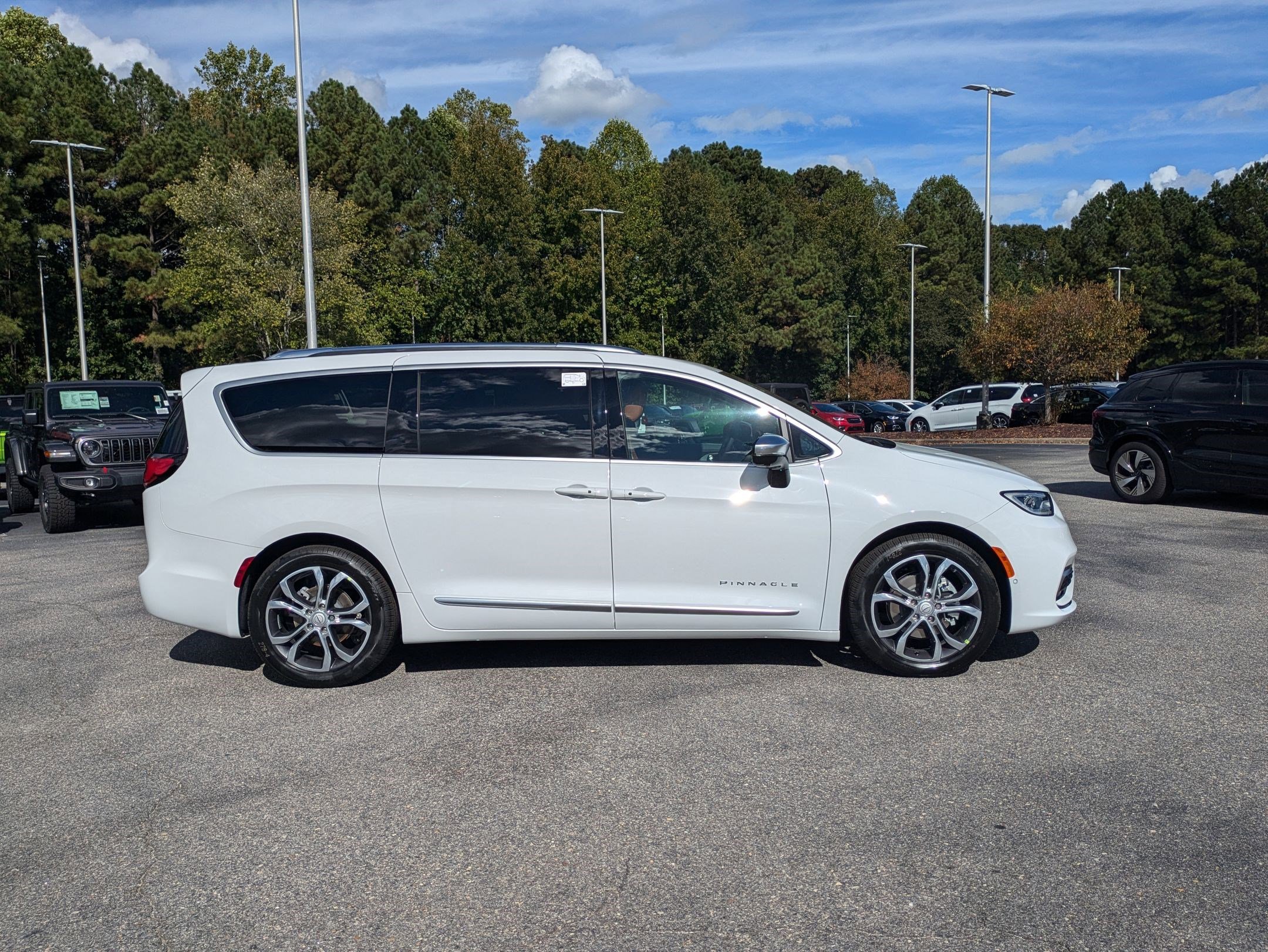 New 2026 Chrysler Pacifica Pinnacle image 4