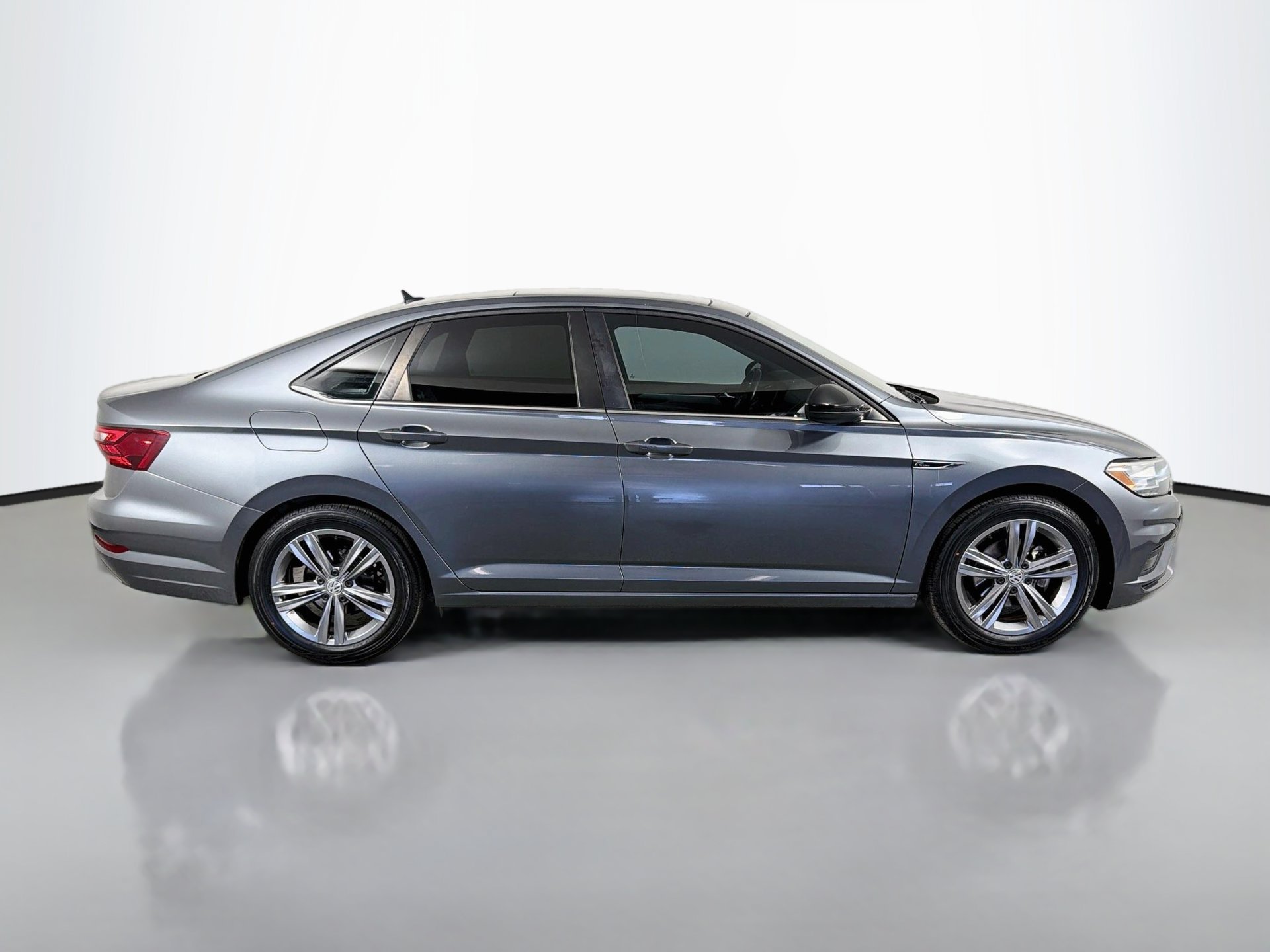 Used 2021 Volkswagen Jetta R-Line w/ R-Line Cold Weather Package FWD image 4
