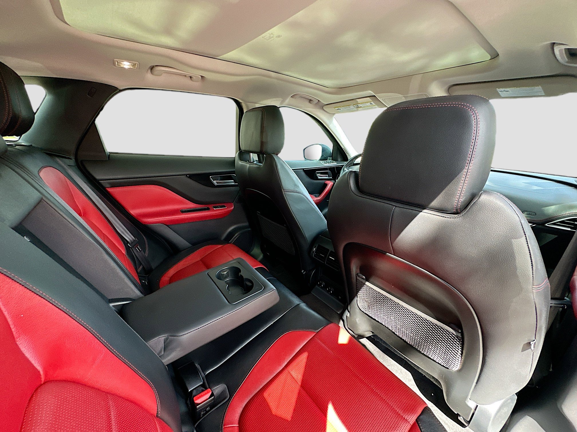 Used 2018 Jaguar F-PACE R-Sport image 31
