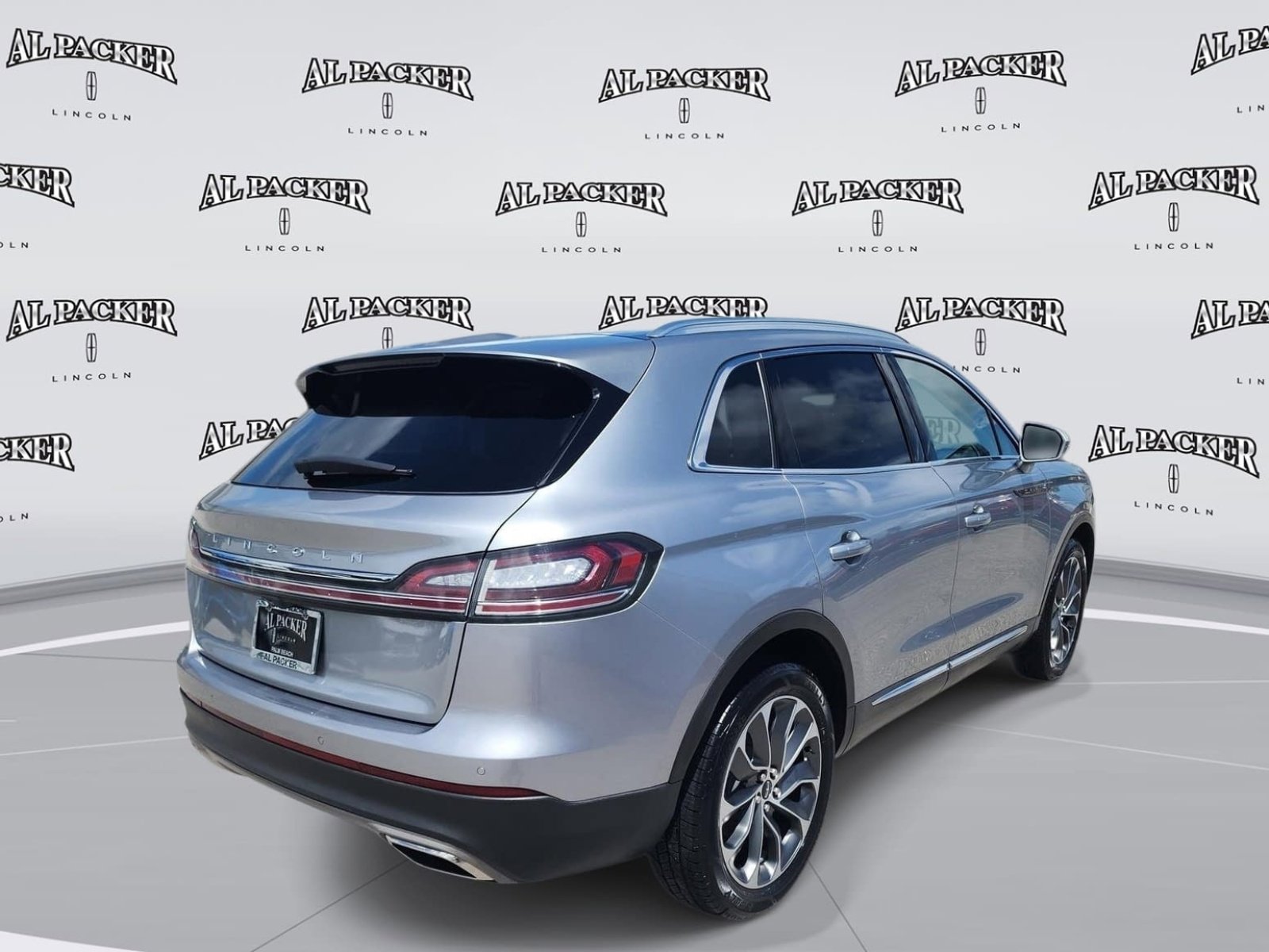 Used 2022 Lincoln Nautilus Reserve image 5