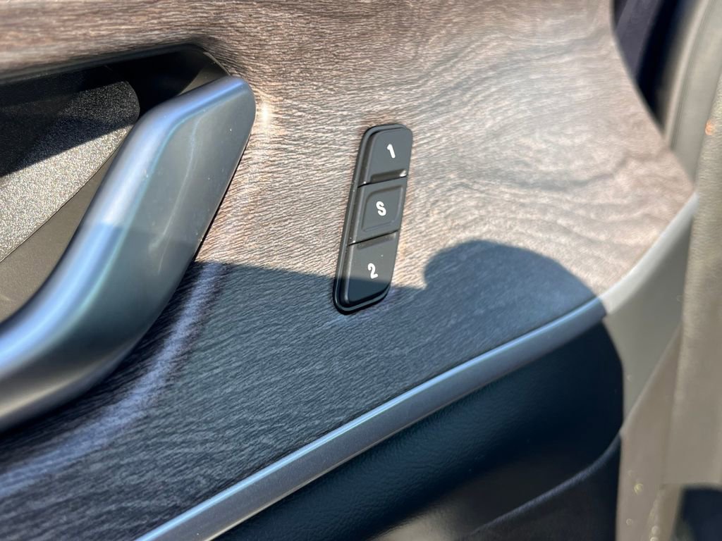 Used 2024 Jeep Grand Cherokee Limited image 16