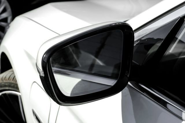 Used 2023 BMW 530e RWD image 48