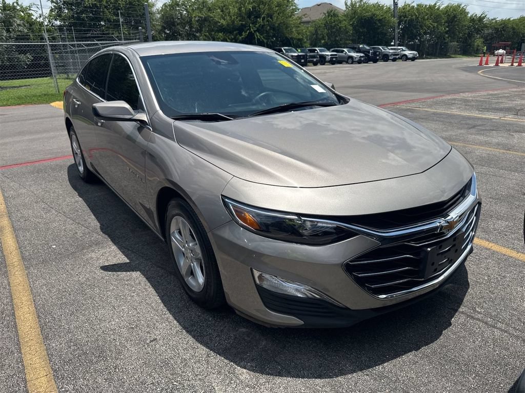 Used 2025 Chevrolet Malibu LS FWD image 1