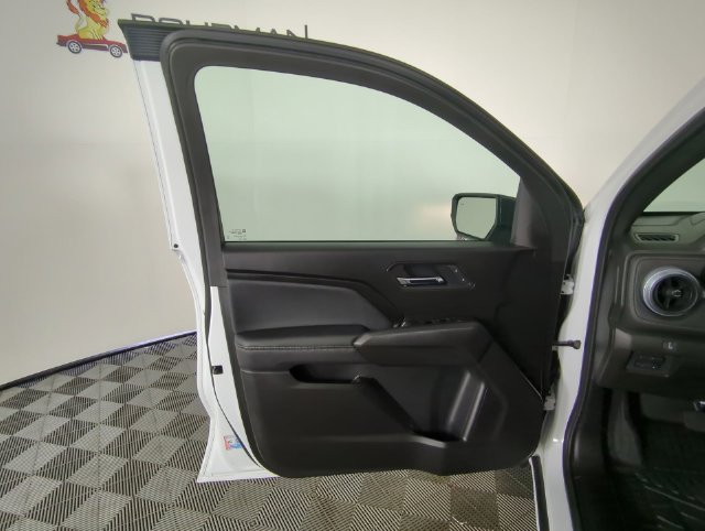 Used 2025 Chevrolet Colorado LT w/ Advanced Trailering Package AWD/4WD image 17