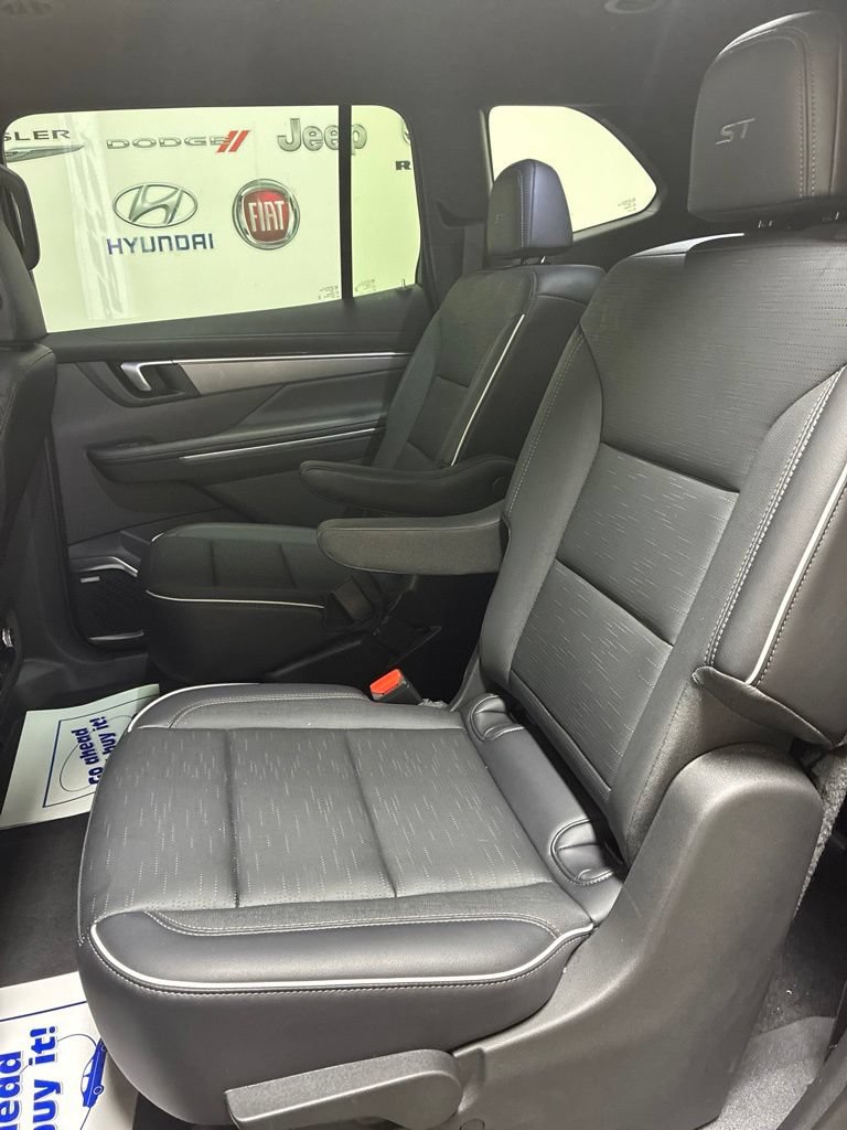 Used 2026 Buick Enclave Sport Touring FWD image 23