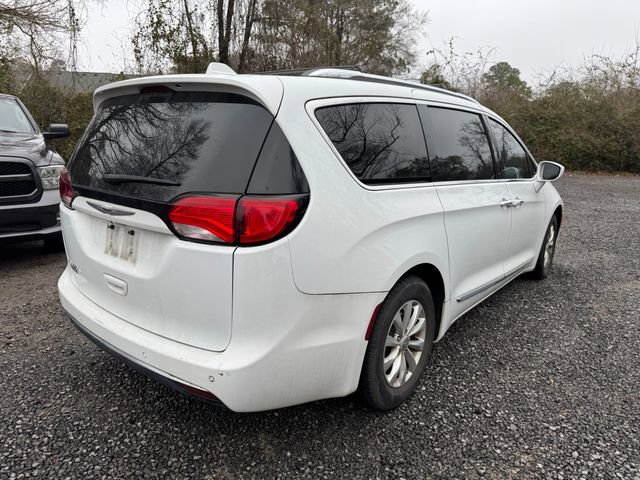 Used 2019 Chrysler Pacifica Touring-L image 8