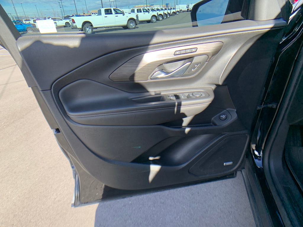 Used 2022 GMC Terrain SLT w/ Infotainment Package II image 12