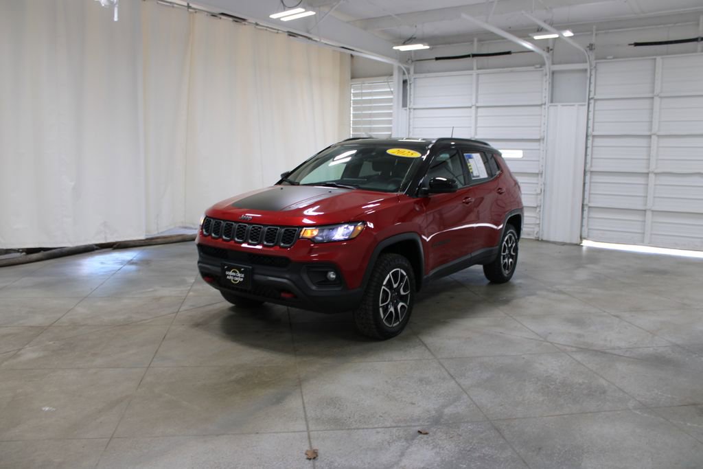Used 2025 Jeep Compass Trailhawk AWD/4WD image 4