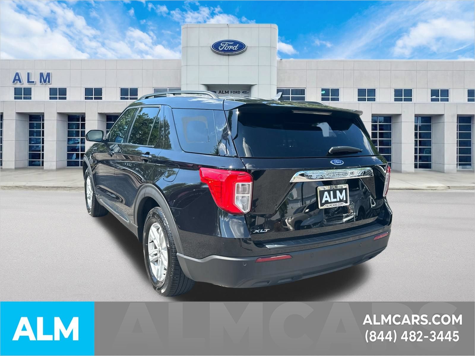 Used 2024 Ford Explorer XLT RWD image 8
