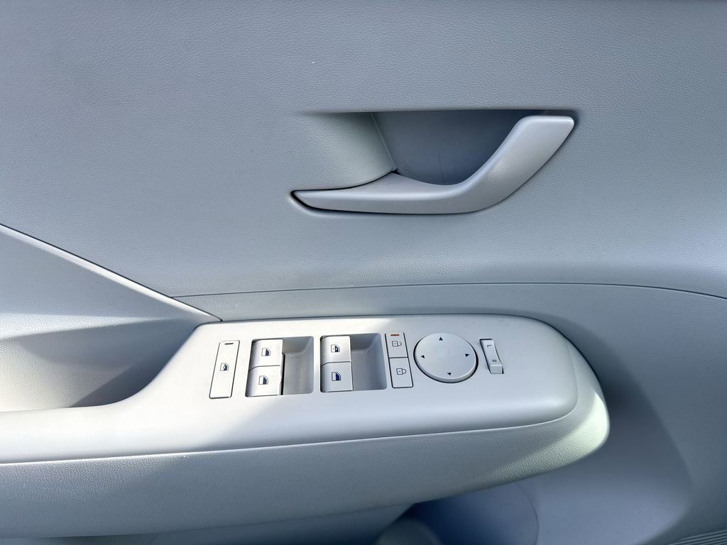 Used 2024 Hyundai Kona SEL image 24