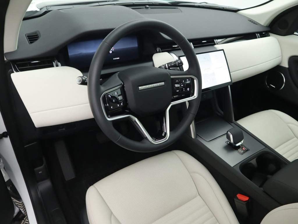 Used 2025 Land Rover Discovery Sport S image 9