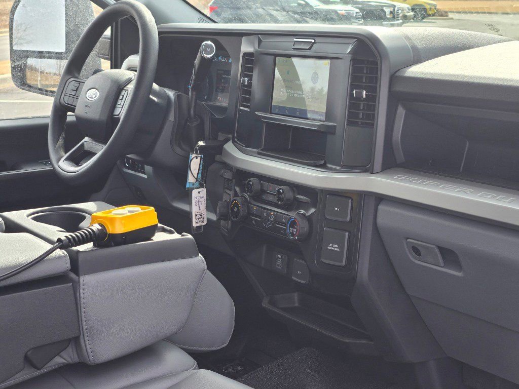 New 2026 Ford F550 4x4 Regular Cab Super Duty image 7