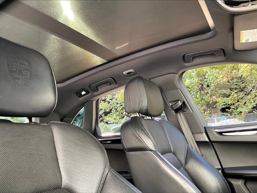 Certified 2023 Porsche Macan AWD/4WD image 27