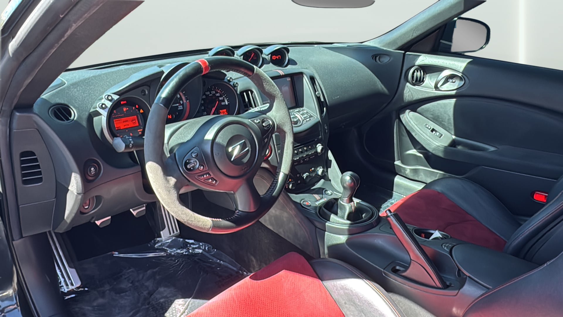 Used 2016 Nissan 370Z NISMO RWD image 14
