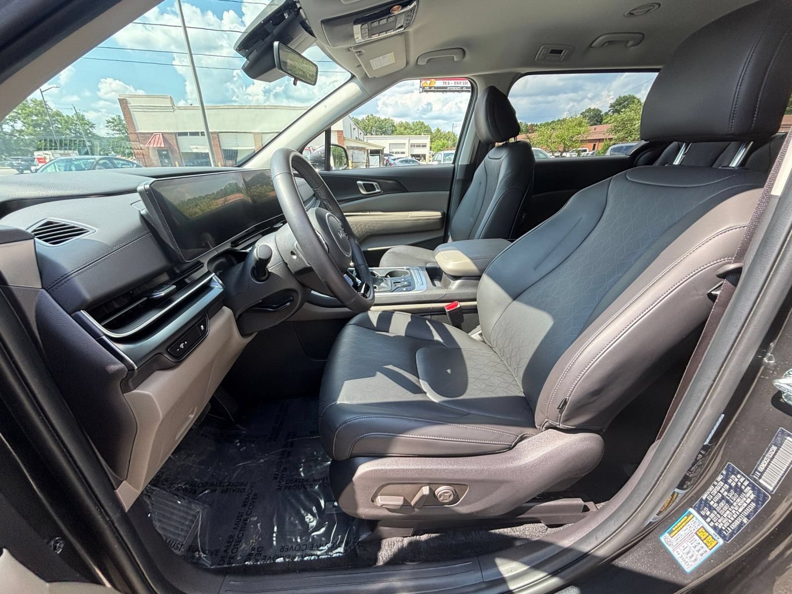 Used 2026 Kia Carnival FWD image 28