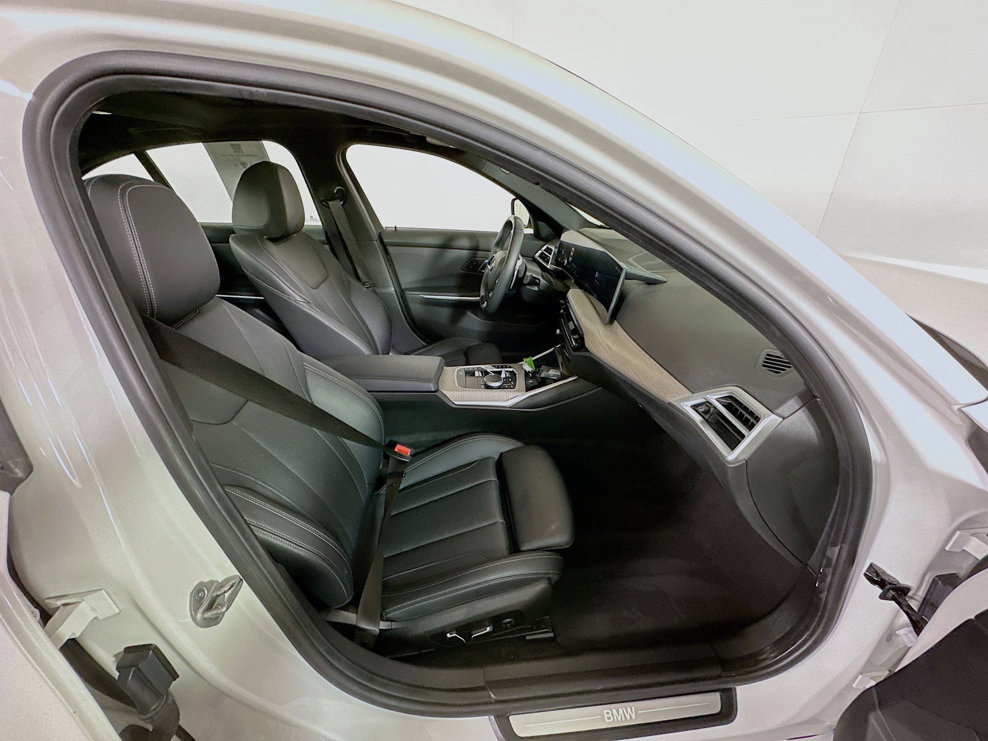 Used 2025 BMW 330i Sedan w/ Convenience Package image 34