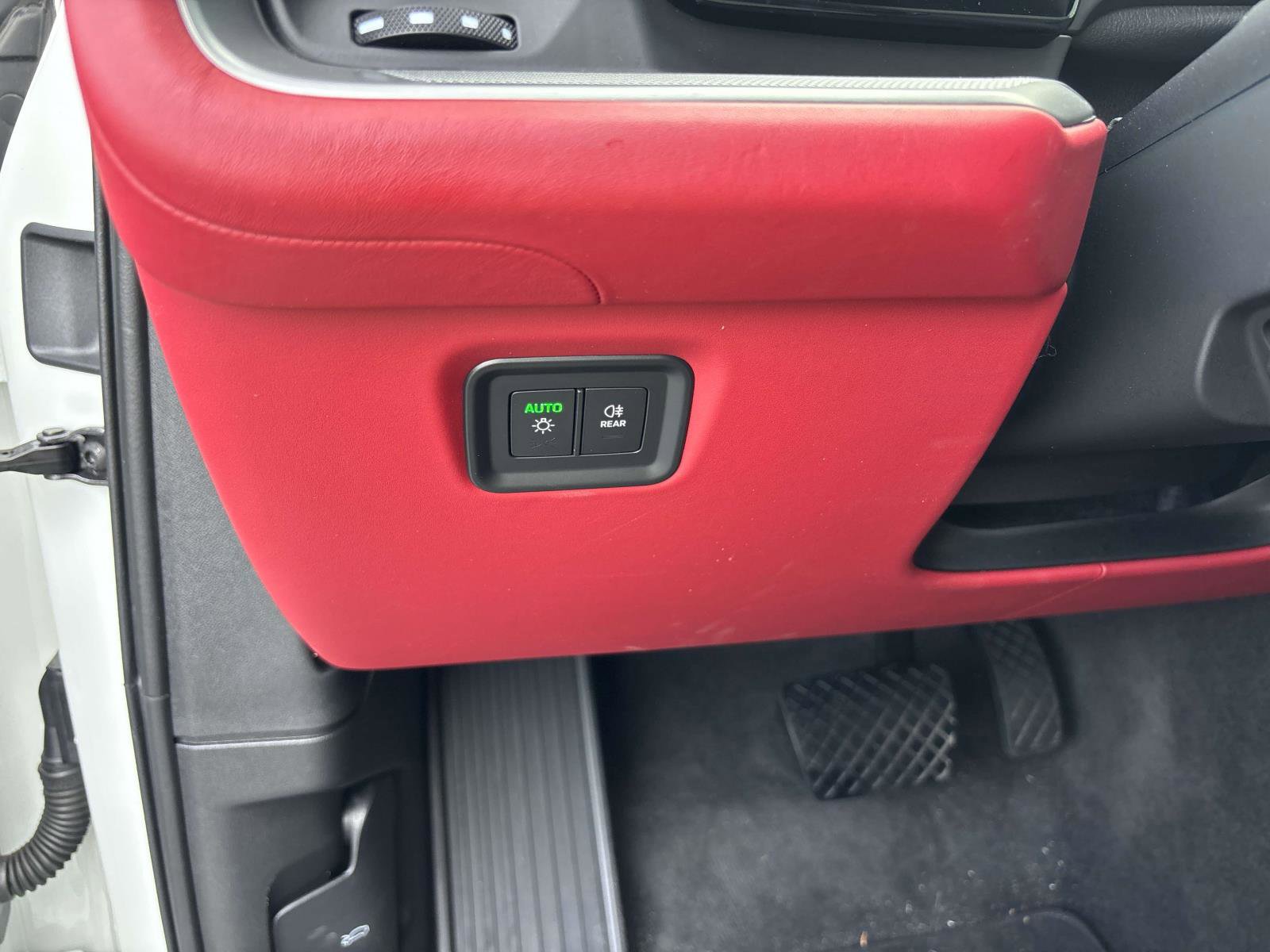 Used 2024 Porsche Cayenne image 23