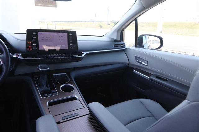 Certified 2024 Toyota Sienna XLE image 27