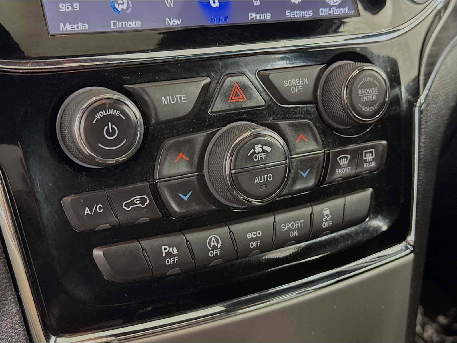 Used 2020 Jeep Grand Cherokee Limited w/ Premium Lighting Group image 17