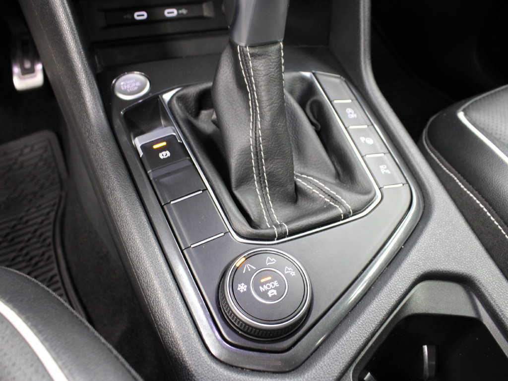 Used 2024 Volkswagen Tiguan SEL R-Line w/ MDO Package, Two-Row AWD/4WD image 58