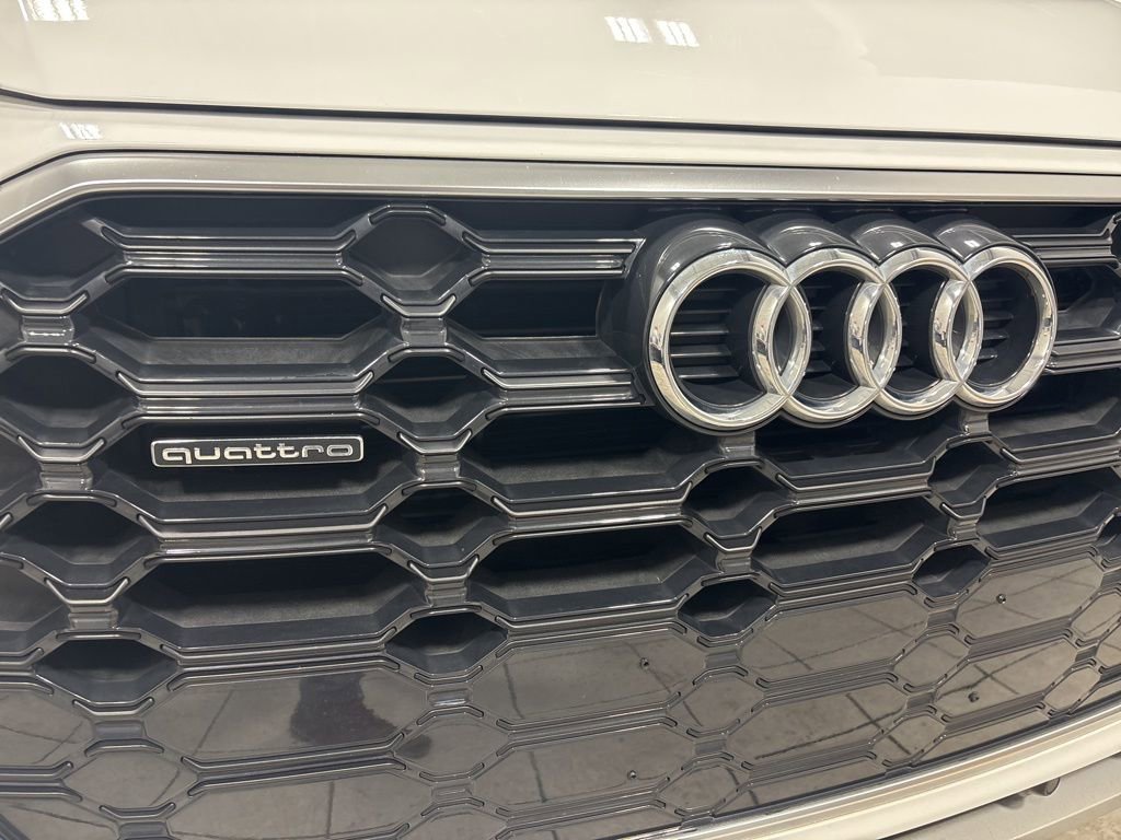 Used 2023 Audi Q5 2.0T Premium w/ Convenience Package AWD/4WD image 13