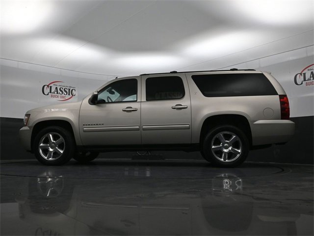 Used 2014 Chevrolet Suburban LT image 28