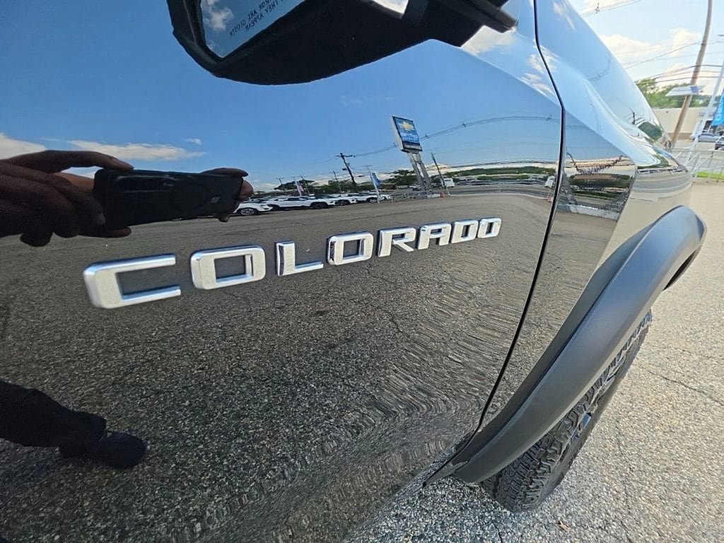Used 2023 Chevrolet Colorado Trail Boss AWD/4WD image 32