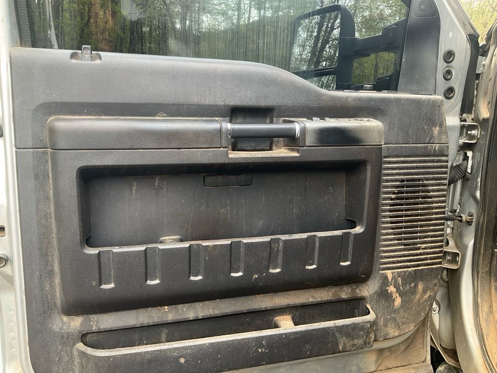 Used 2015 Ford F250 Lariat w/ Lariat Interior Package image 11