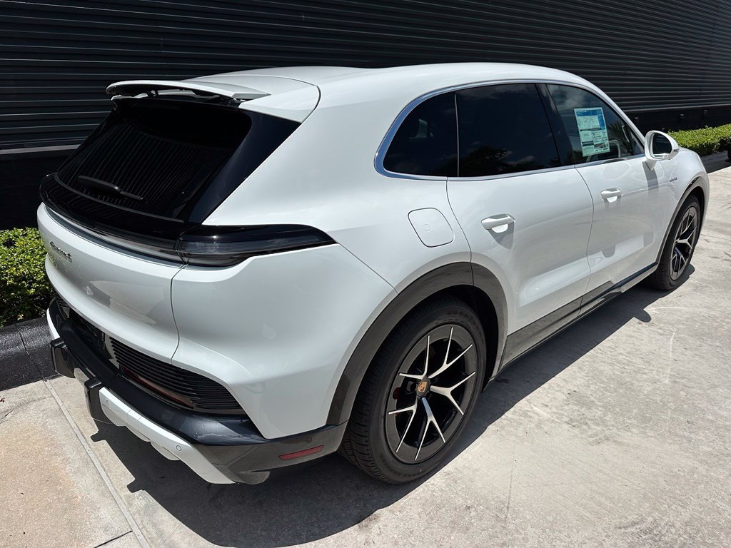 New 2026 Porsche Cayenne S AWD/4WD image 10