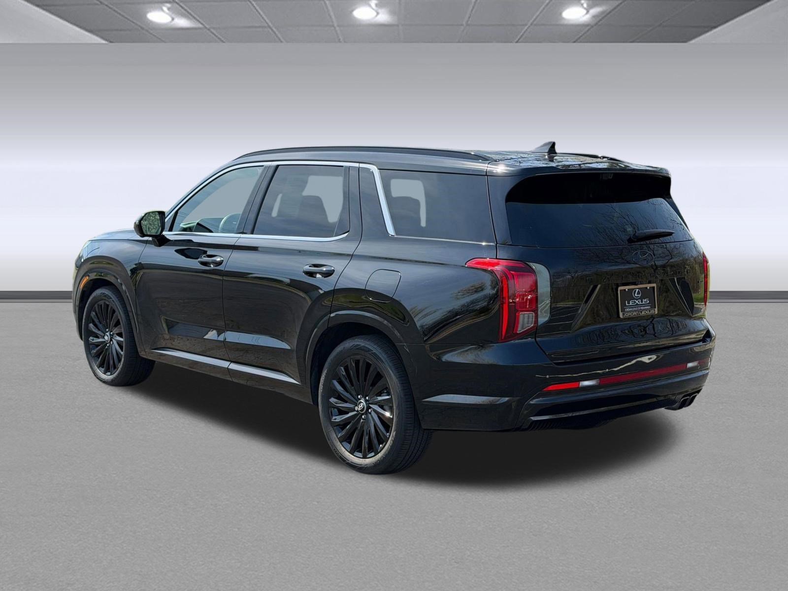 Used 2024 Hyundai Palisade Calligraphy image 3