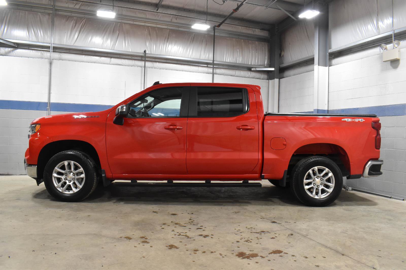 Used 2022 Chevrolet Silverado 1500 LT AWD/4WD image 23