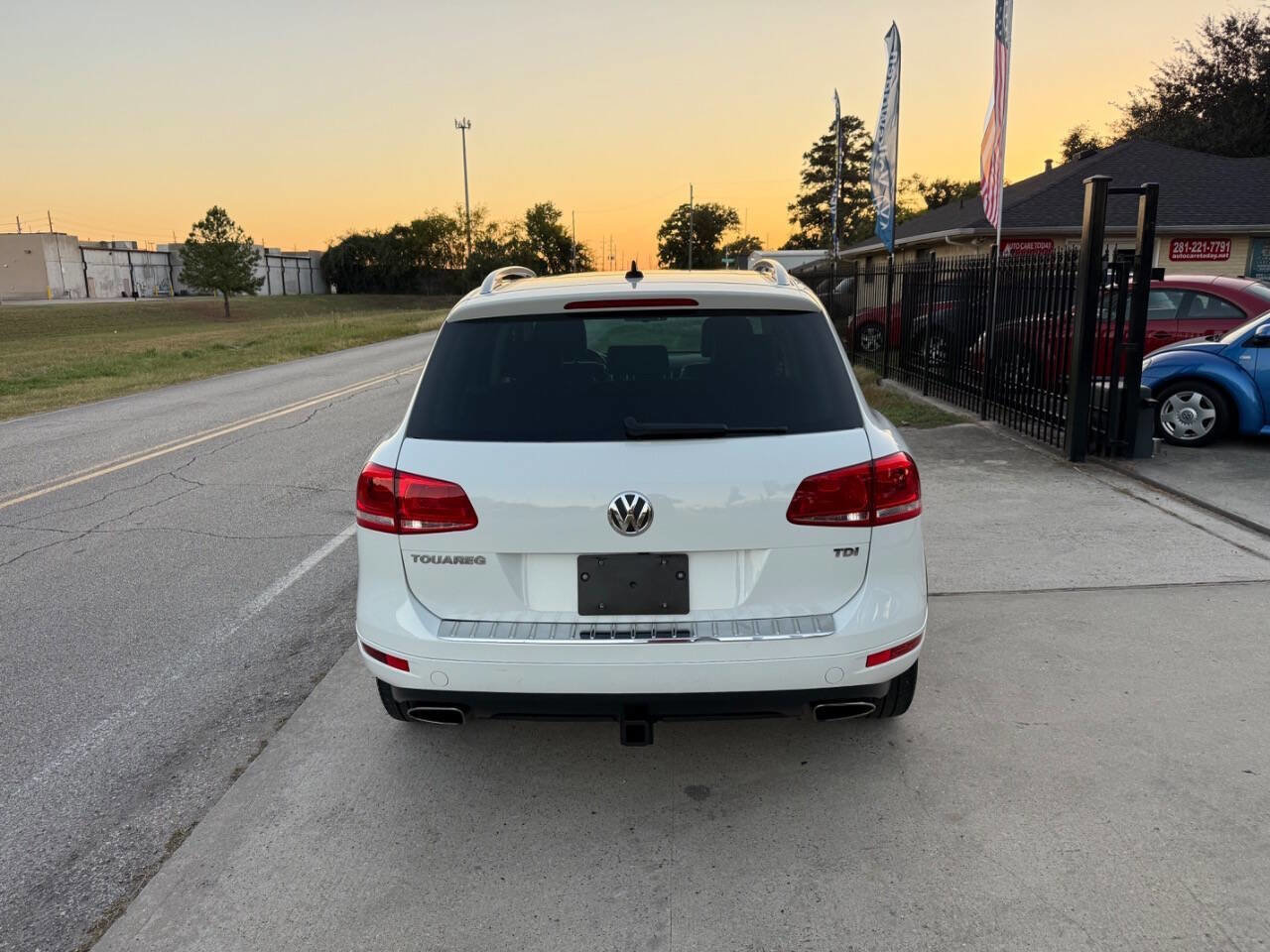 Used 2013 Volkswagen Touareg TDI image 9