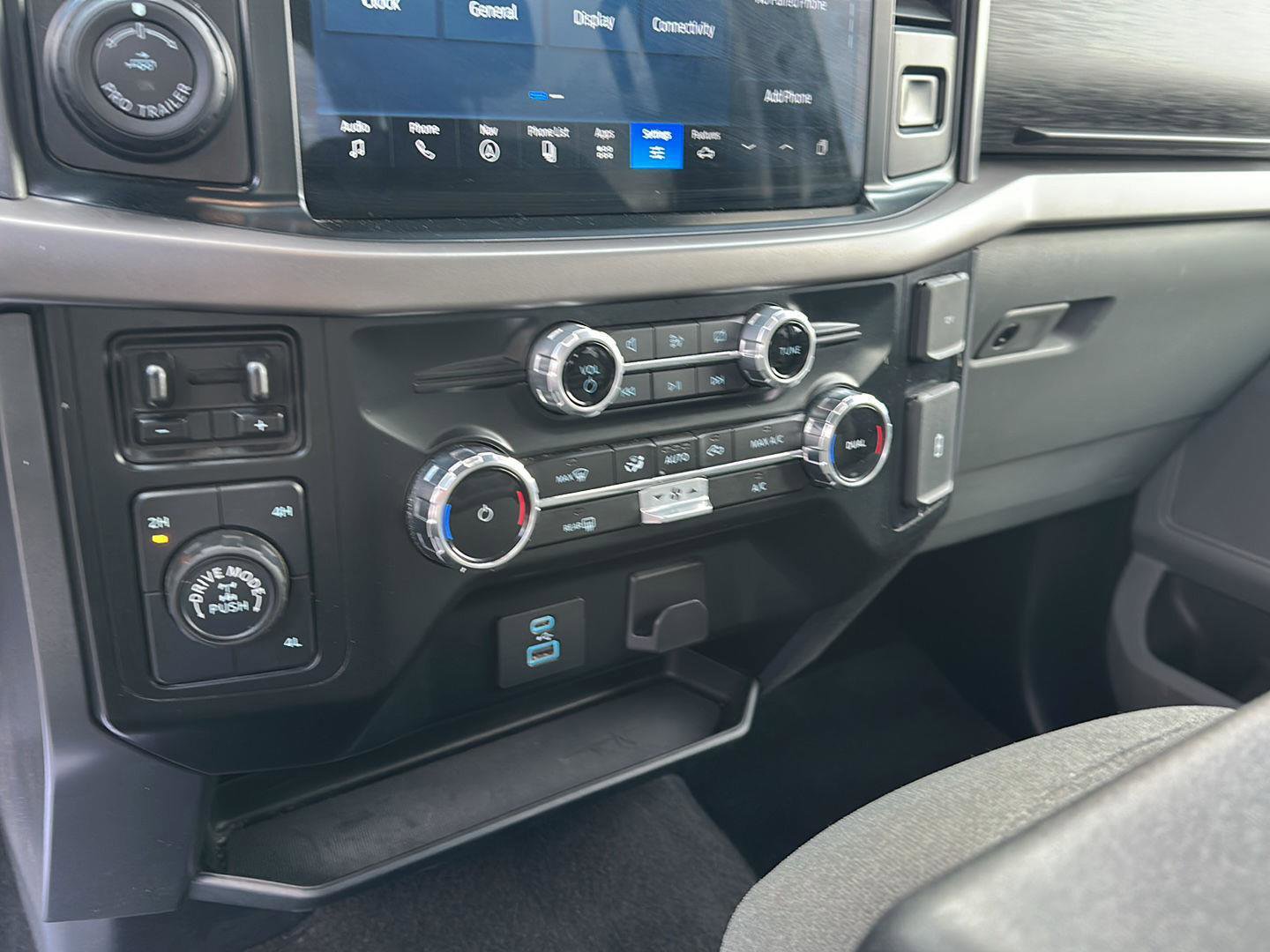 Used 2024 Ford F150 XLT w/ Tow/Haul Package image 28